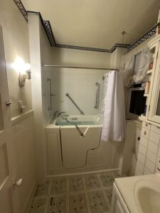 Custom built-in shower niche with mosaic tile inlay in Columbus, OH.